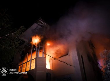 У ніч на 18 січня російський дрон вдарив по приватному сектору Холодногірського району Харкова. Фото ДСНС